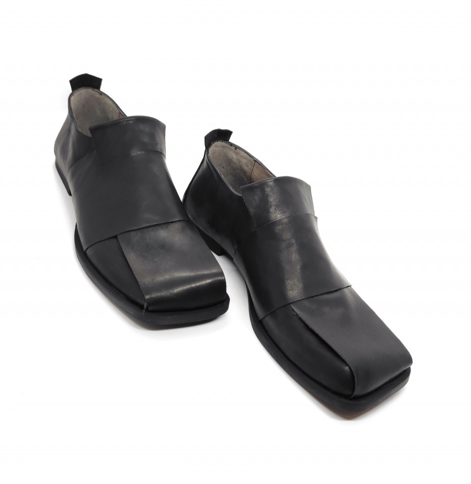 מוקסין מרובע קלוע שחור