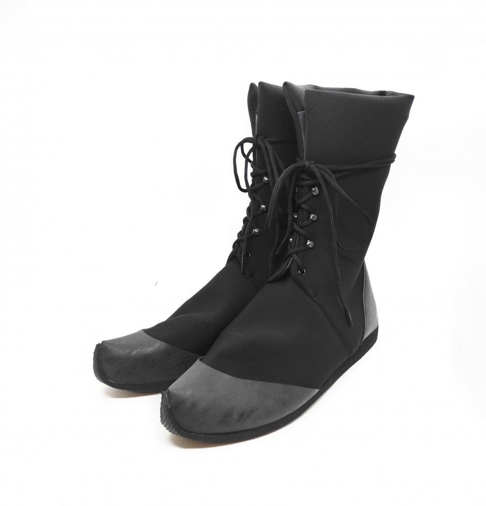 נעל ספורט גבוהה שחורה עם שרוכים - טבעוני