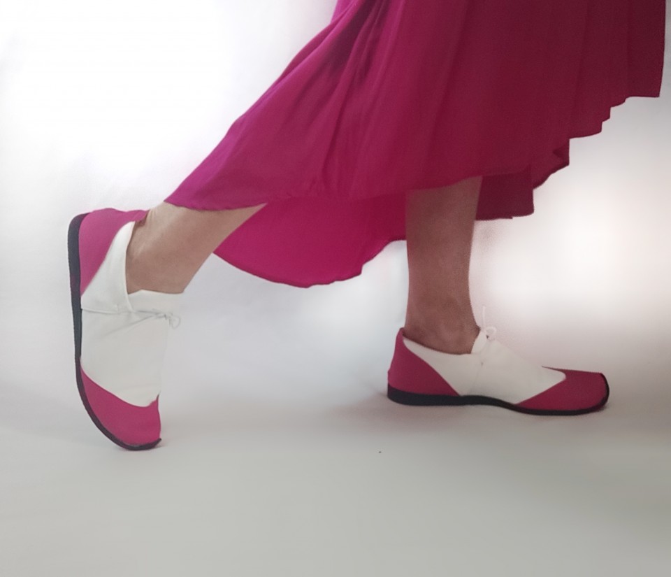 נעל ספורט נמוכה לבן + פוקסיה - טבעוני