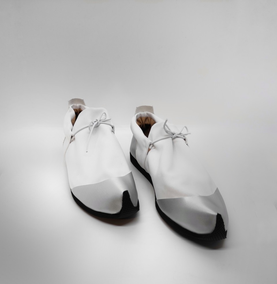 נעל ספורט נמוכה לבן + כסף - טבעוני