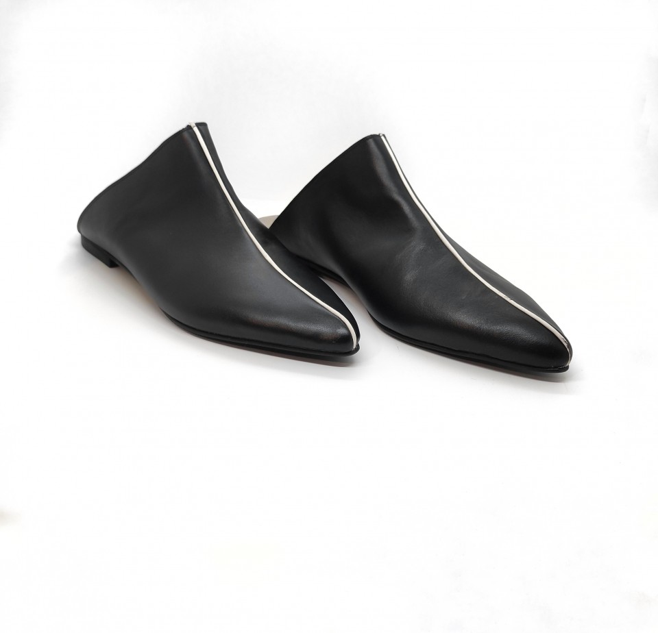 כפכף שפיץ שחור פספול לבן