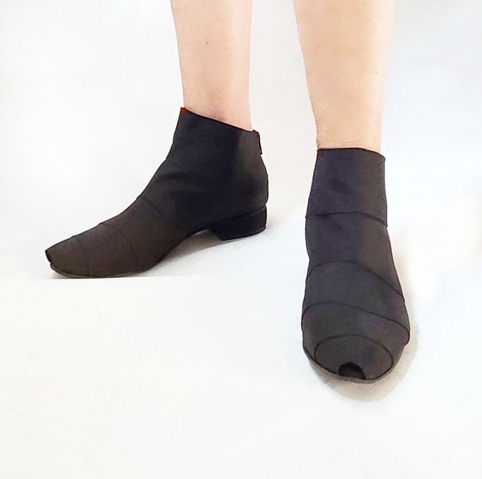 מגפון רצועות דמוי לבד שחור טבעוני