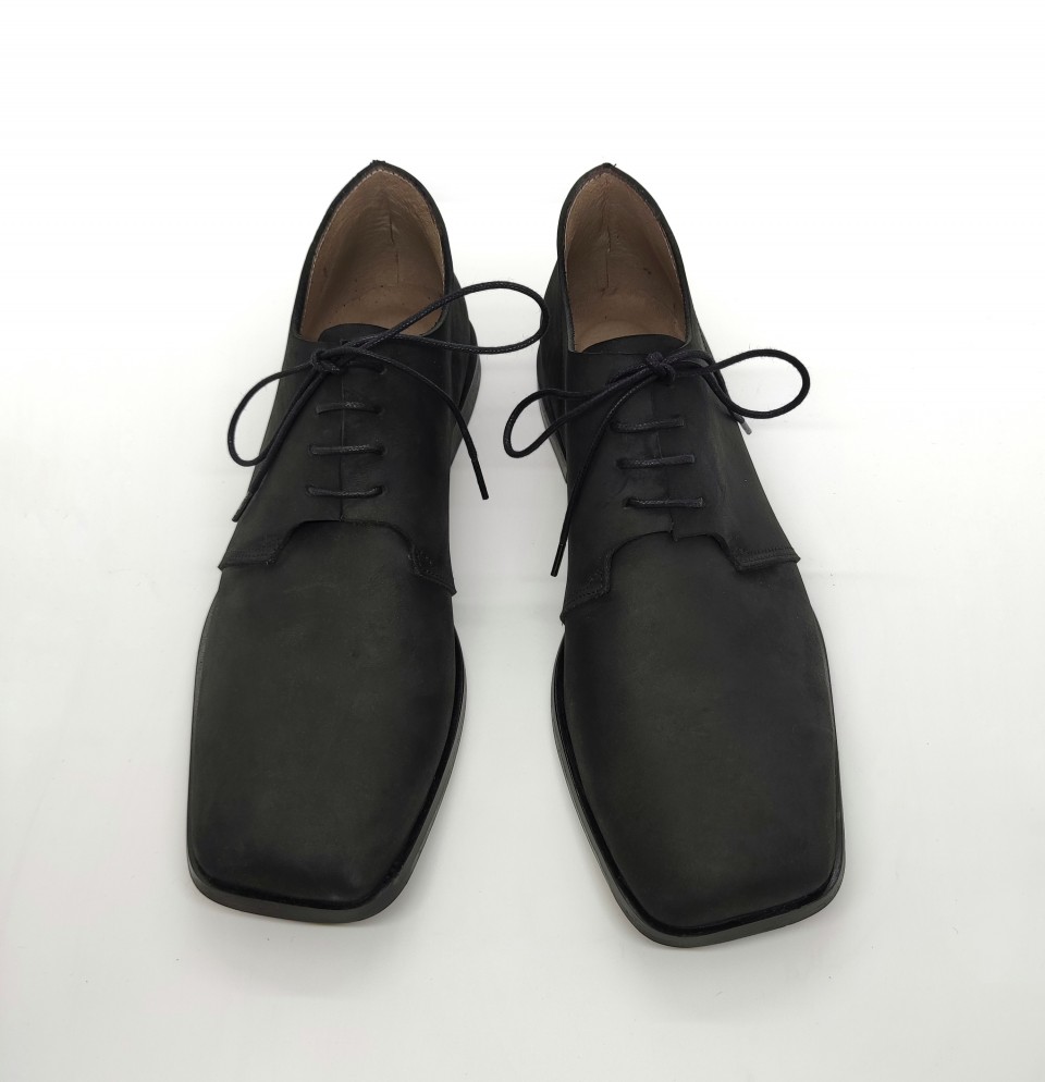 נעל רובי מרובעת 