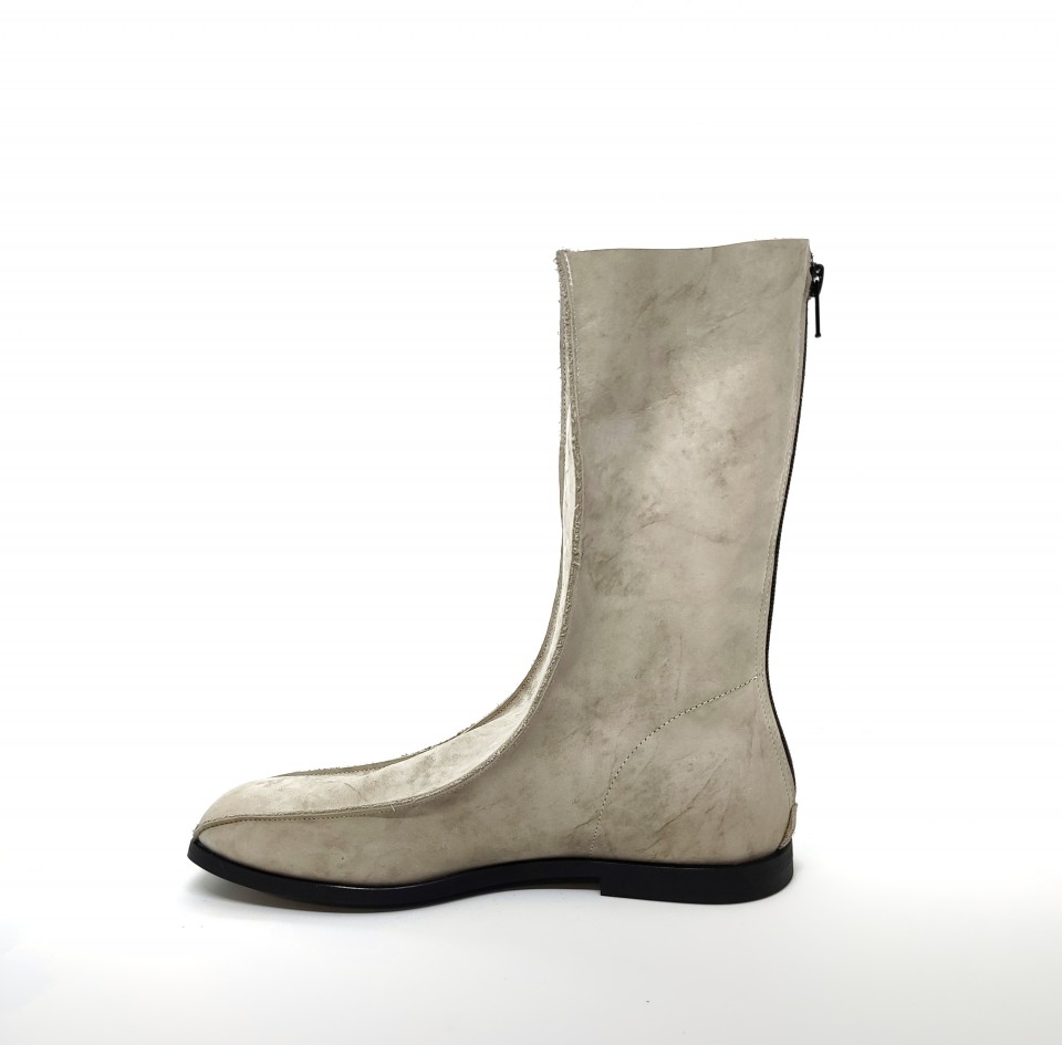 מגף מרובע שני תפרים נובוק בהיר