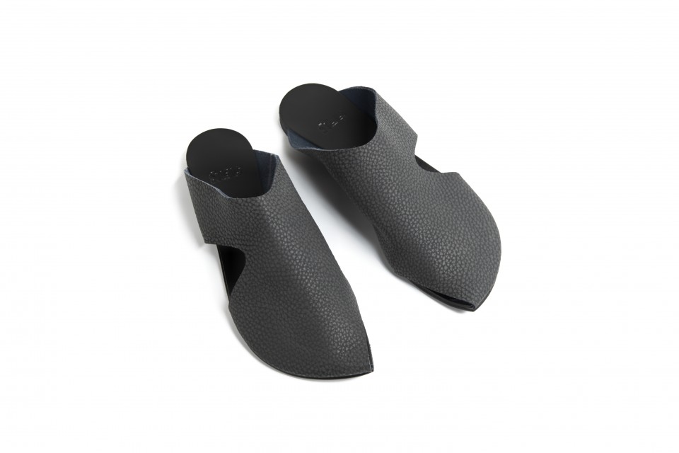 כפכף אורקה שחור משופשף