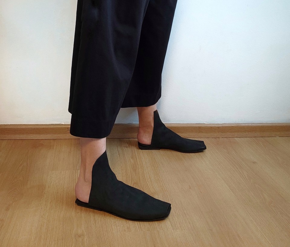  כפכף מגלשה שחור - מכסה בהונות