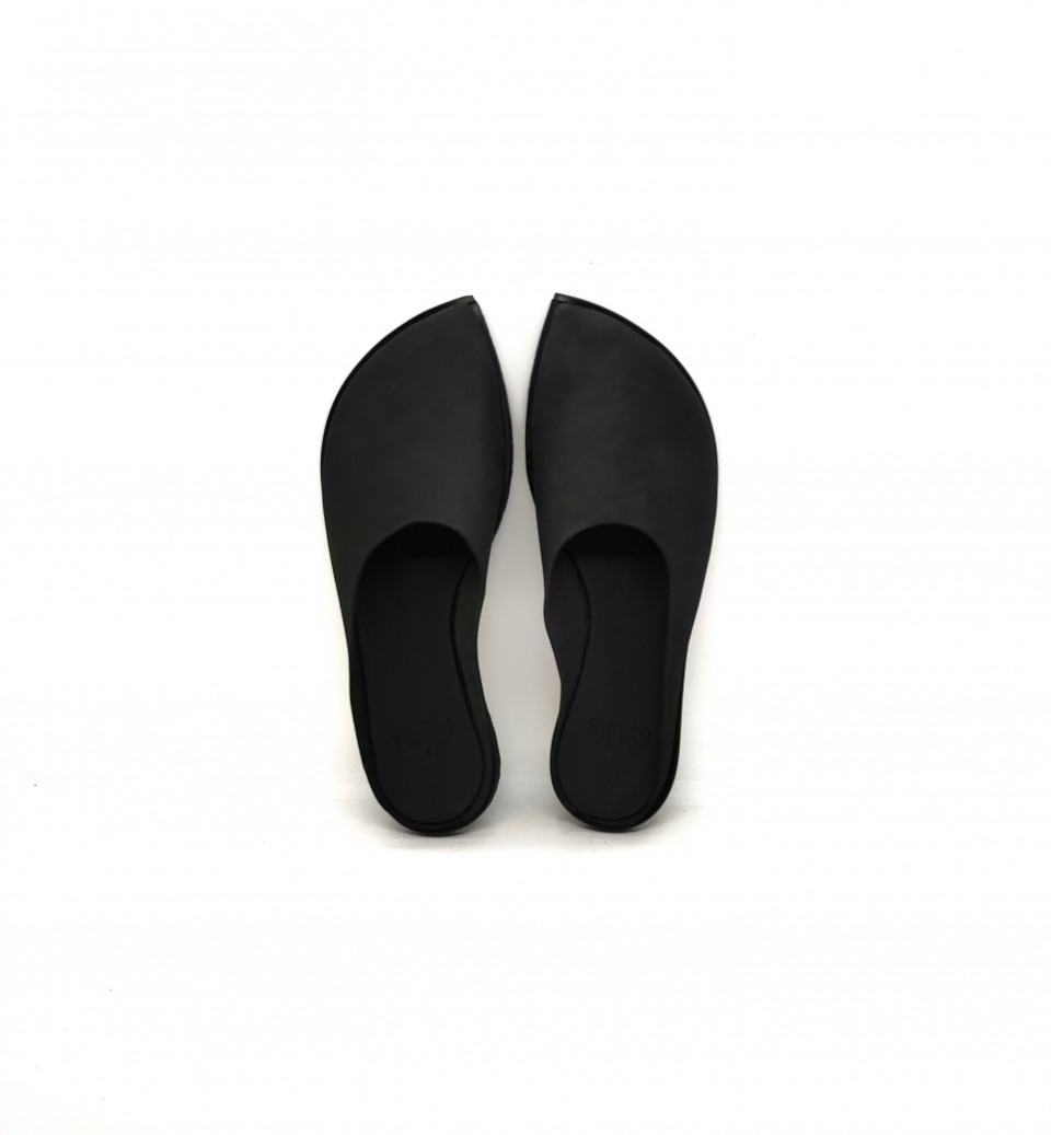 כפכף סוז'ואו סגור באצבעות שחור