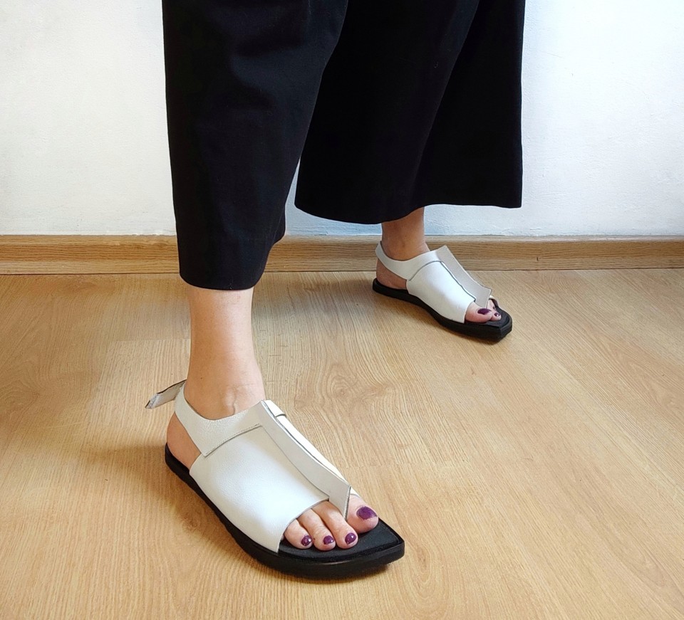 סנדל בטיסטלה לבן