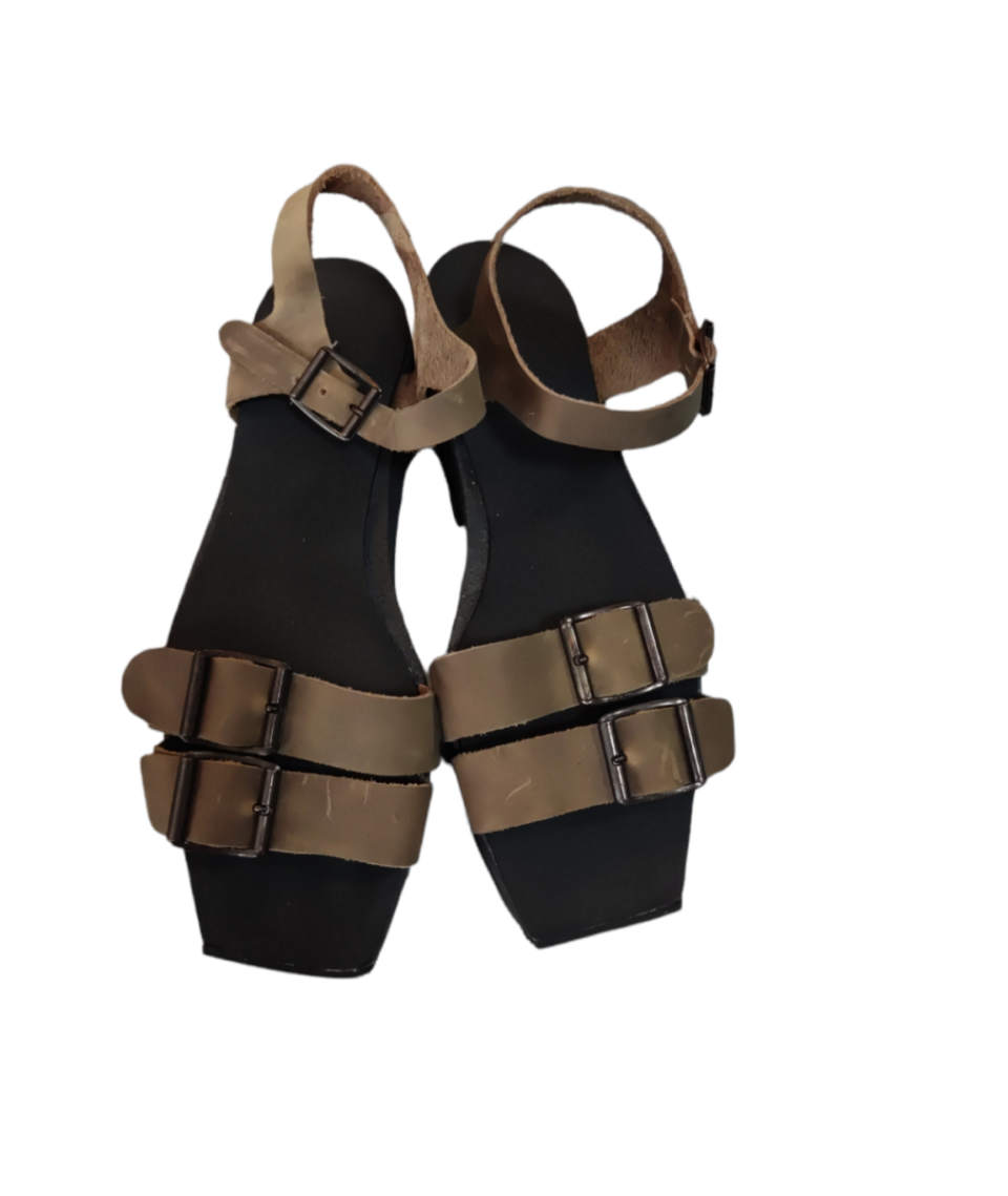 סנדל תנכי כפול מרובע