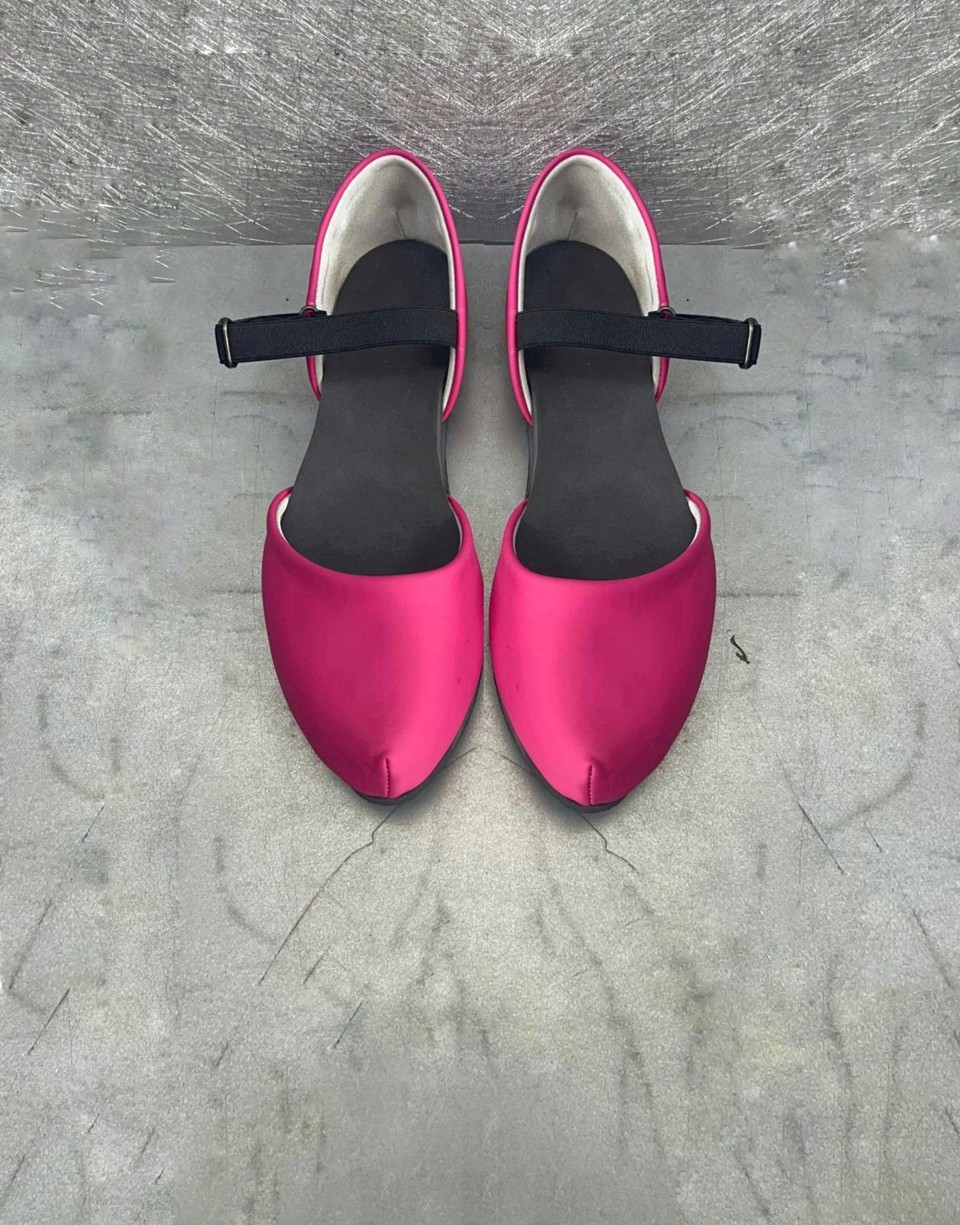 נעל ספורט קלה סגורה מקדימה בפוקסיה