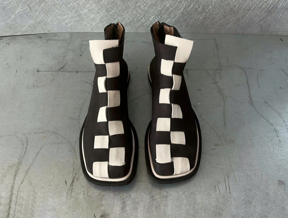 מגפון מרובע קלוע - סוליה מיוחדת