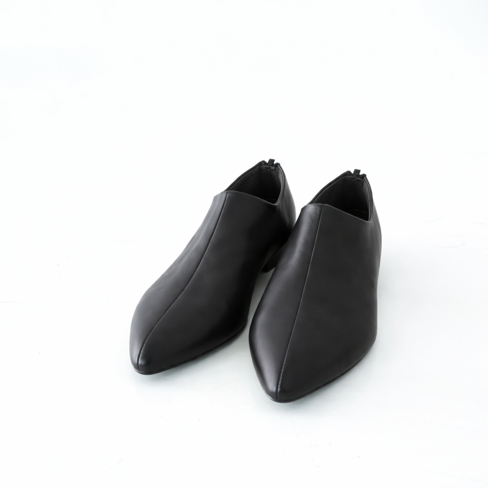 נעל שפיץ תפר פנימי 