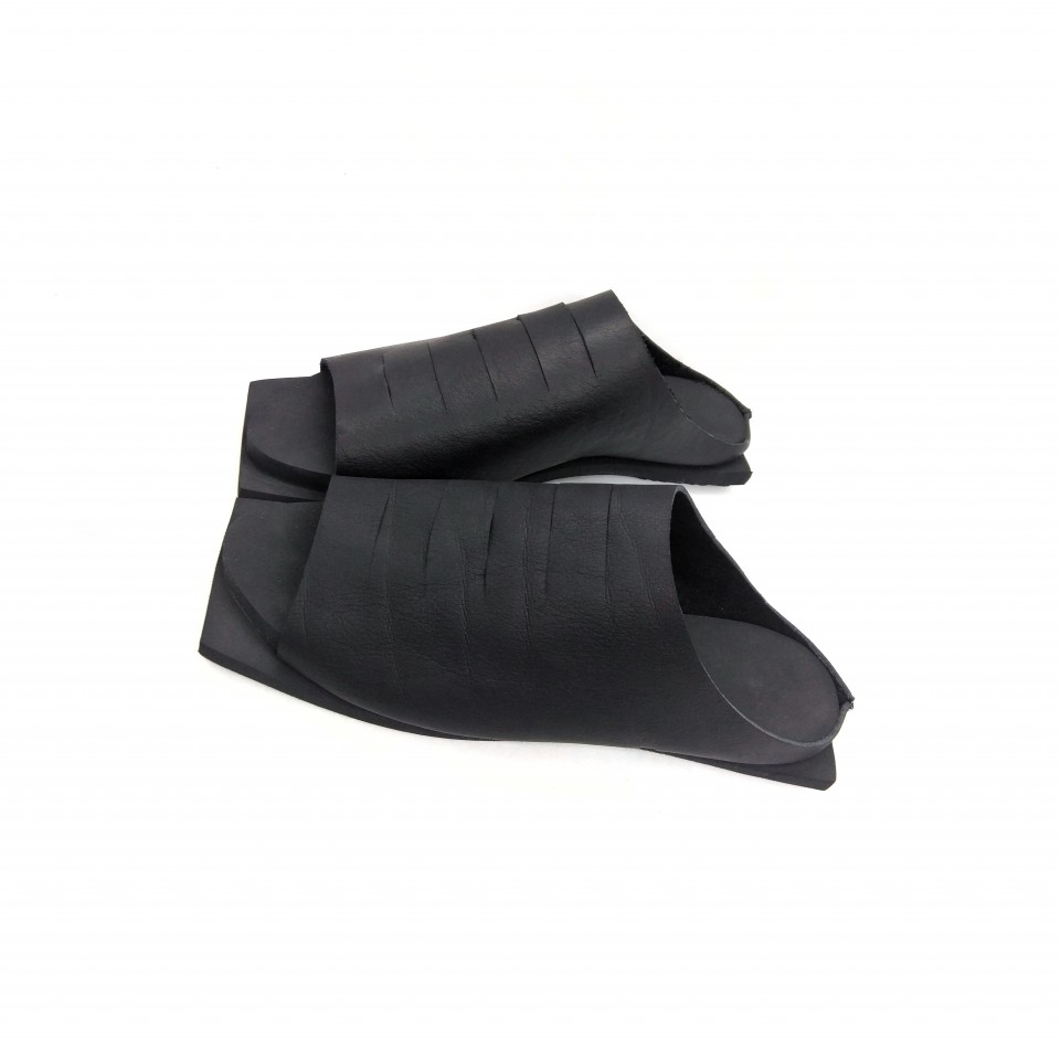 כפכף חתכים שחור