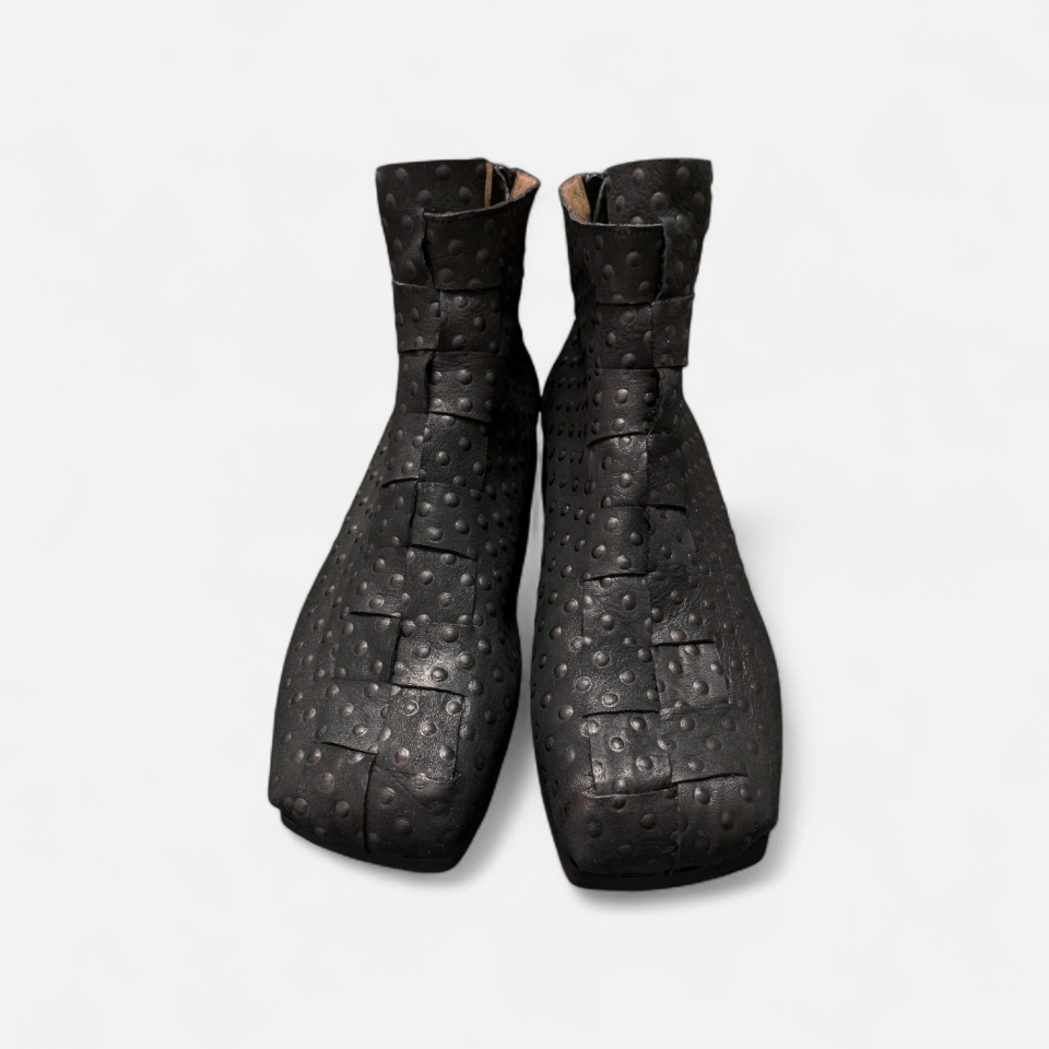  מגפון מרובע קלוע - סוליה רגילה