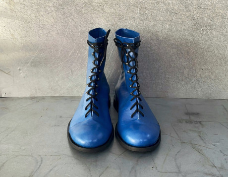 LACE UP COMBAT BOOTS IN BLUE